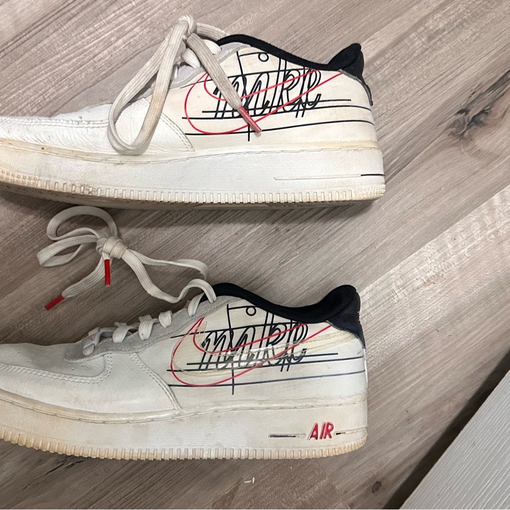 Nike White and Black Sneakers